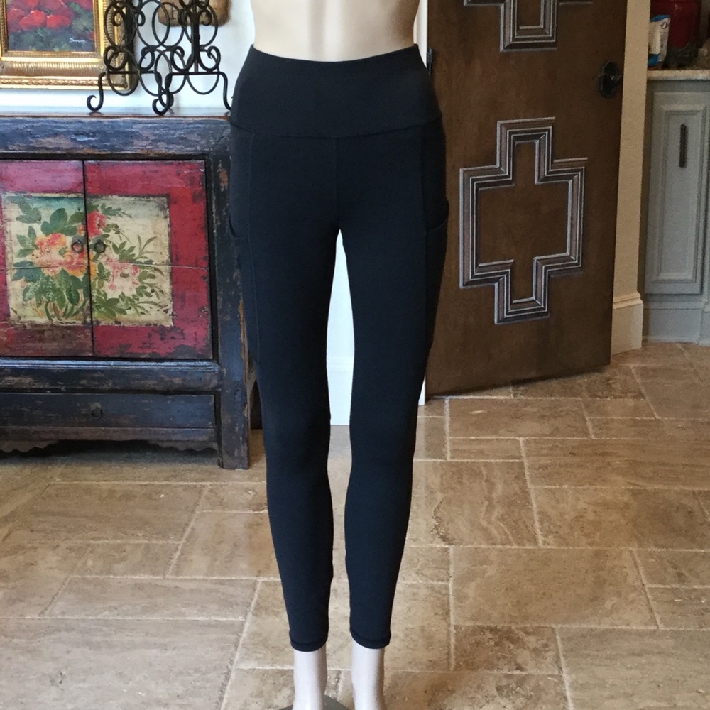 Athleta black leggings small with pockets